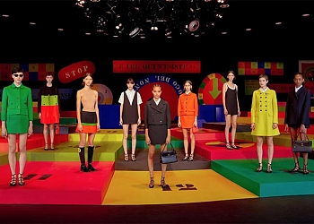 BST Dior Xuân Hè 2022: Sàn diễn mang cảm hứng trò chơi cờ bàn của nghệ sĩ người Ý Anna Paparatti
