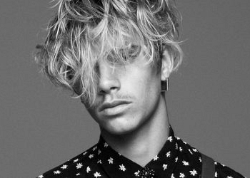 David và Victoria tự hào khi Romeo Beckham trở thành gương mặt đại diện của Saint Laurent Thu – Đông 2021