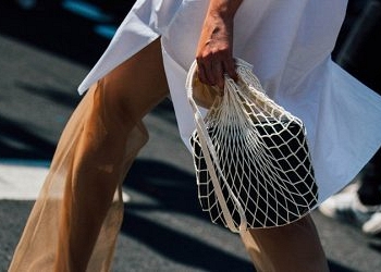 Sức hút khó cưỡng đến từ những chiếc túi móc thủ công dạng lưới