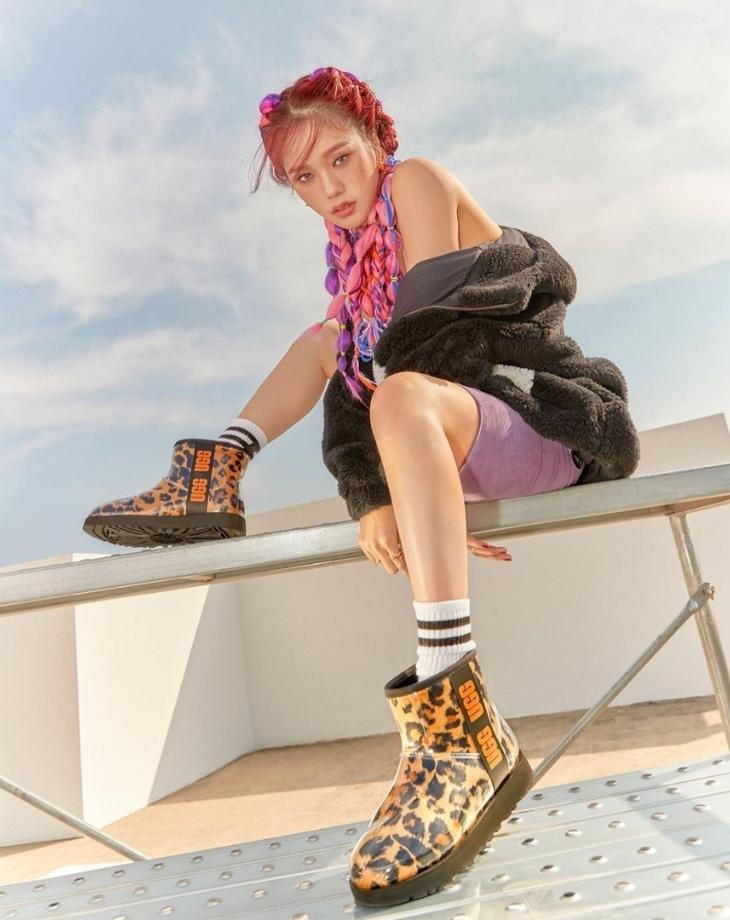 Instagram cùng đôi Boots xấu xí
