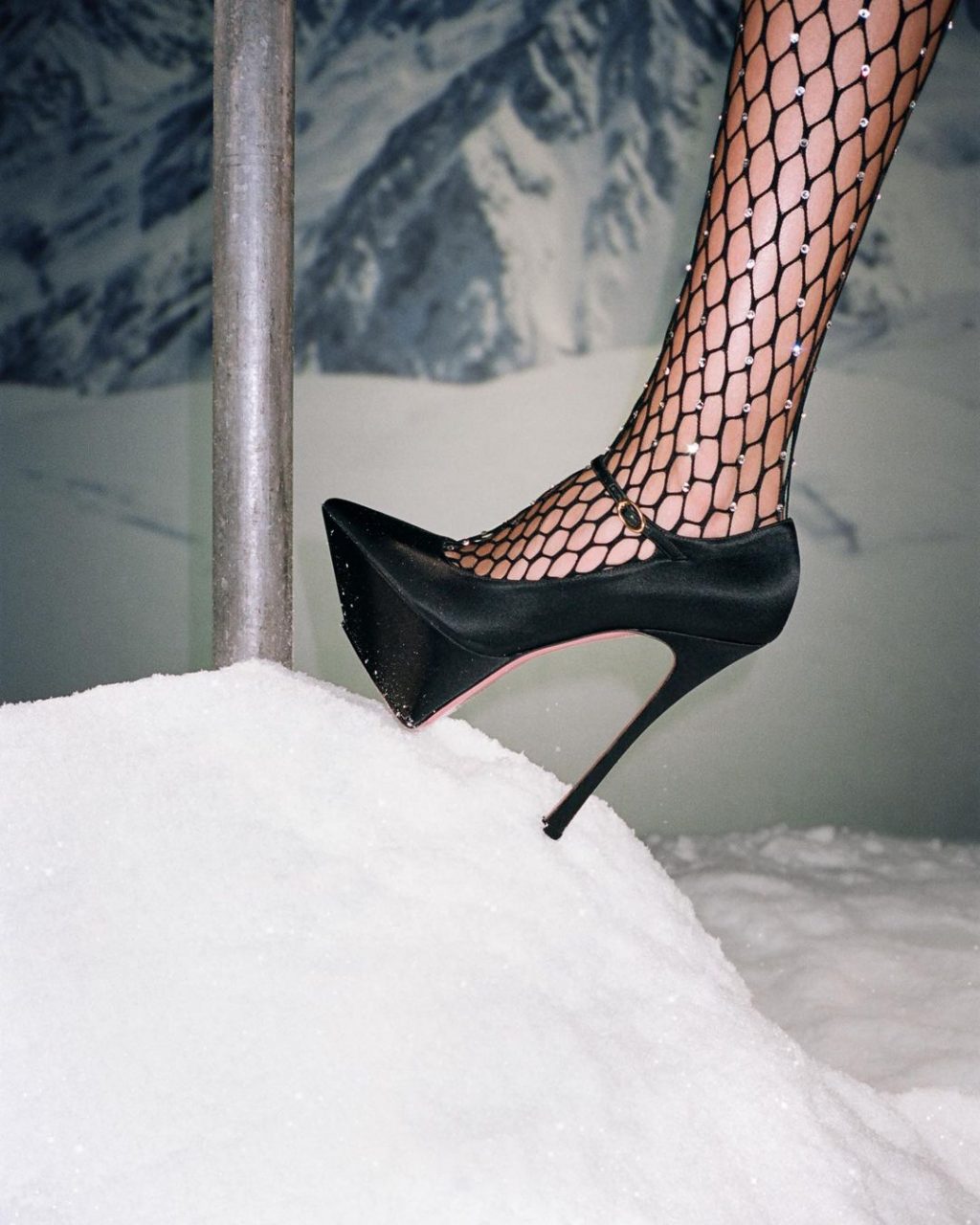 giày Platform thách bạn vừa làm điệu vừa thăng bằng