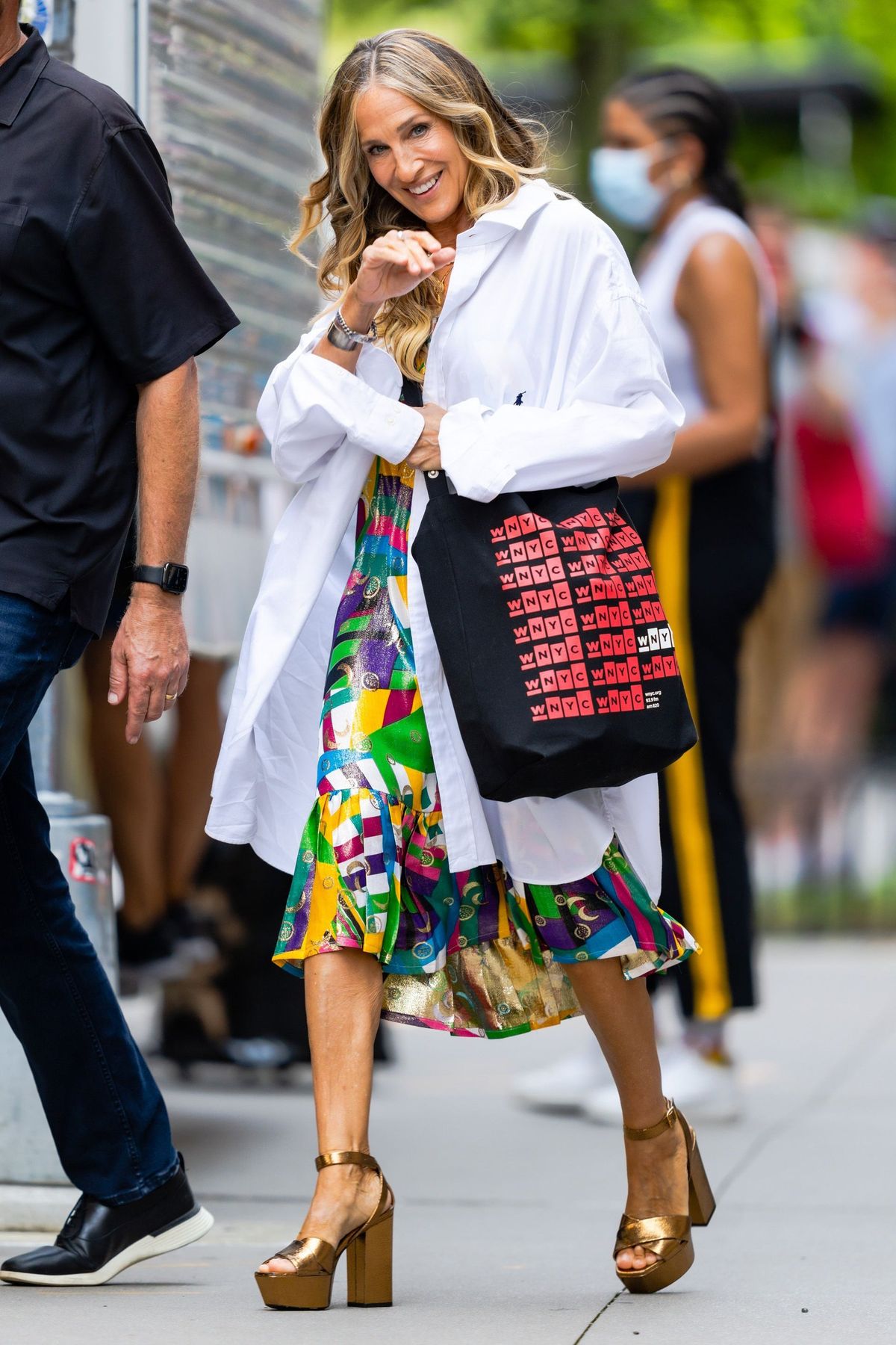 Carrie Bradshaw trong Sex and the City nổi tiếng là một fan cuồng của giày cao gót nay đang mê mẩn thiết kế platform. (Ảnh: Gotham)