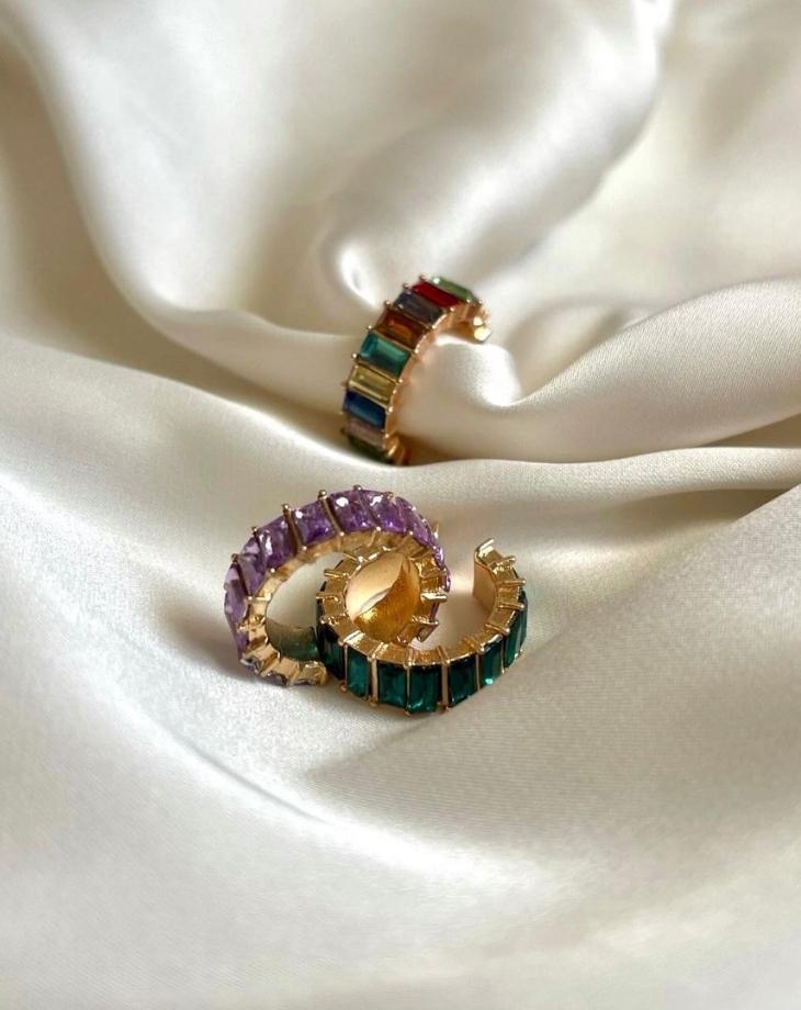 Băng màu rực rỡ với Ear Cuff