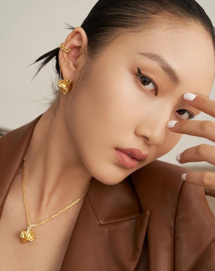 Khuyên tai Ear Cuff và những phiên bản cao tay