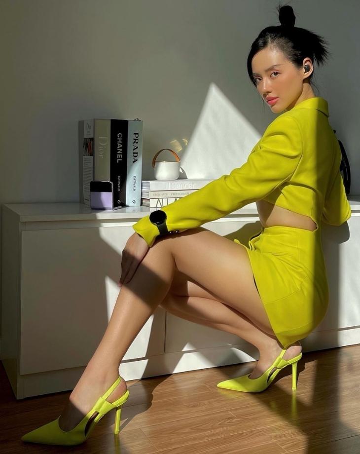 "Cháy" trong những món đồ thời trang màu vàng Neon
