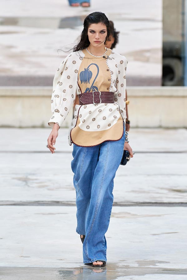 Quần ống loe + áo blouse