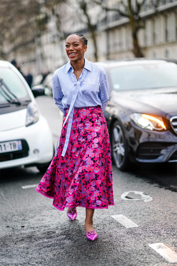 Smart casual outfits: Áo sơ mi cài cúc + váy chữ A