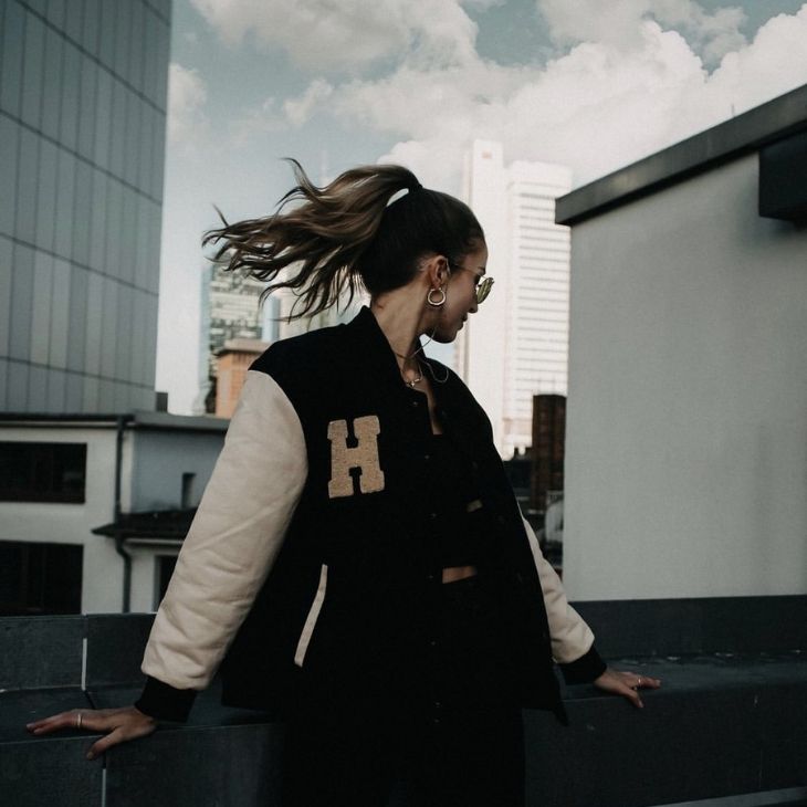 Cảm hứng sporty-chic từ varsity jacket