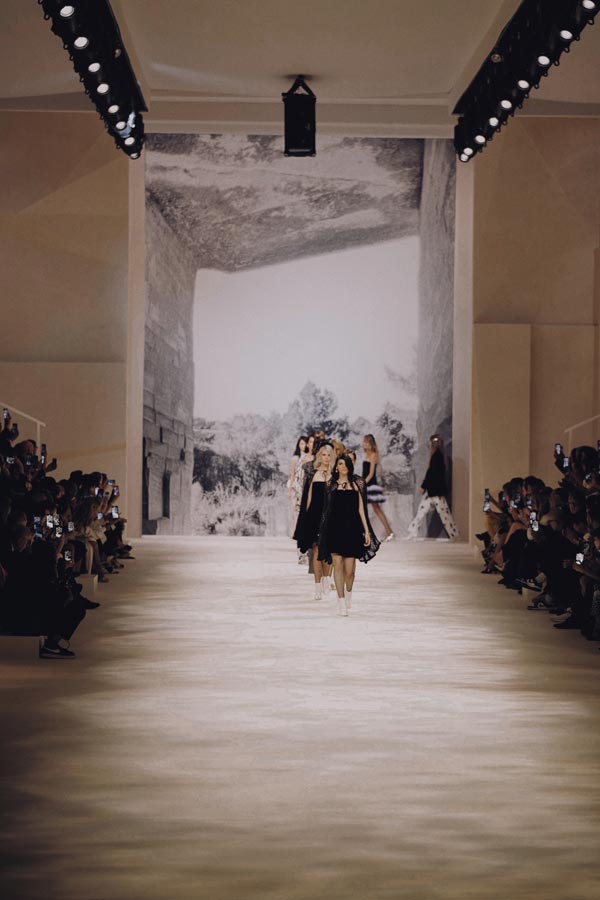 Bộ sưu tập CHANEL Cruise 2021/22 - 1