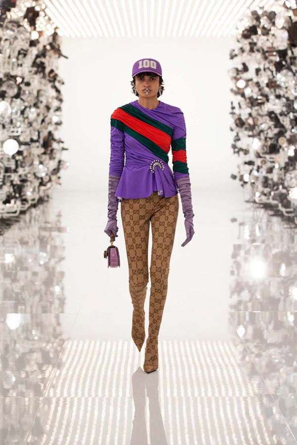 Những đôi legging-boots của Balenciaga mang nhãn hiệu Gucci
