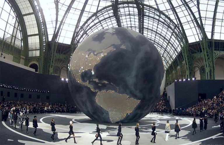 Các cửa hàng của Chanel trên khắp thế giới trong show mùa RTW Thu Đông 2013