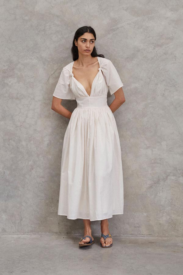 Dép xỏ ngón của Maggie Marilyn Paris mùa Xuân 2021