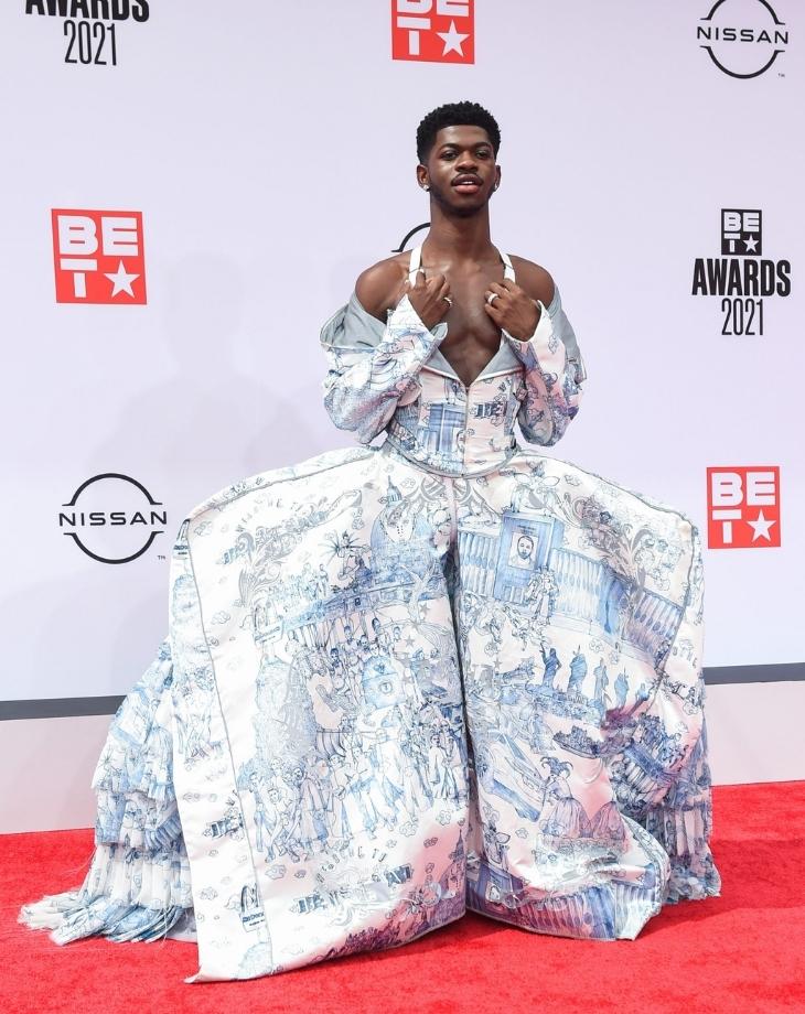 Miley Cyrus, Jaden Smith, Lil Nas X hay Billy Porter tuyên truyền trào lưu phi giới tính