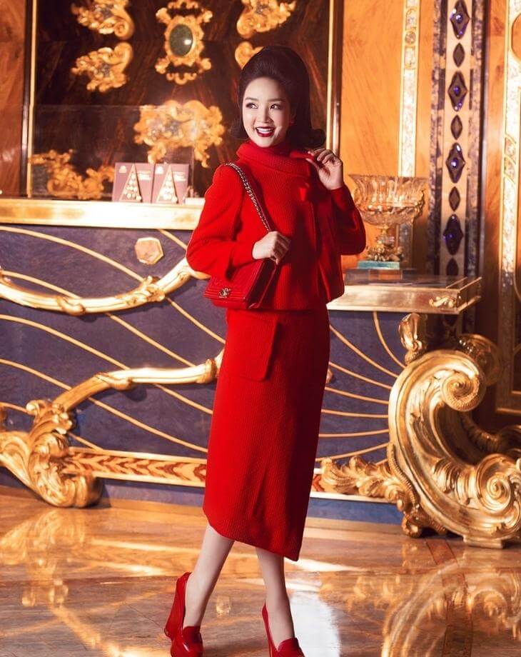 VUNGOC&SON lựa chọn gam đỏ rực rỡ cho bộ sưu tập tung ra dịp Giáng Sinh 2021