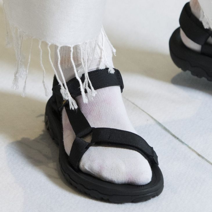 Điểm danh 4 kiểu giày sandals cho nàng thoải mái tung tăng