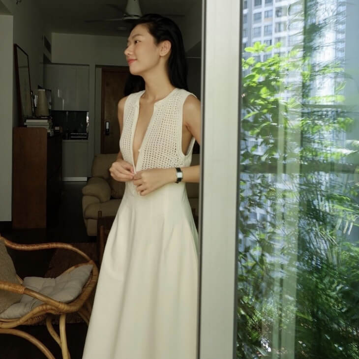 Bay bổng trong những chiếc đầm dài màu kem
