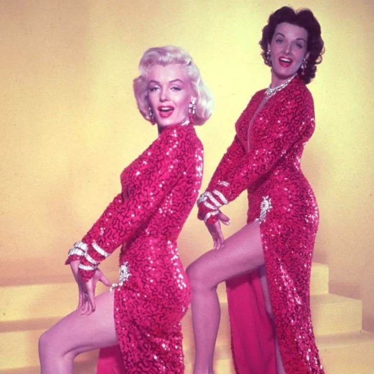 Marilyn Monroe và Jane Russell xuát hiện với bộ trang phục lộng lẫy