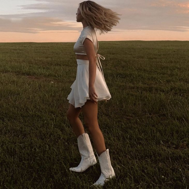 Cowboy boots với đa dạng chất liệu, hoạ tiết và màu sắc