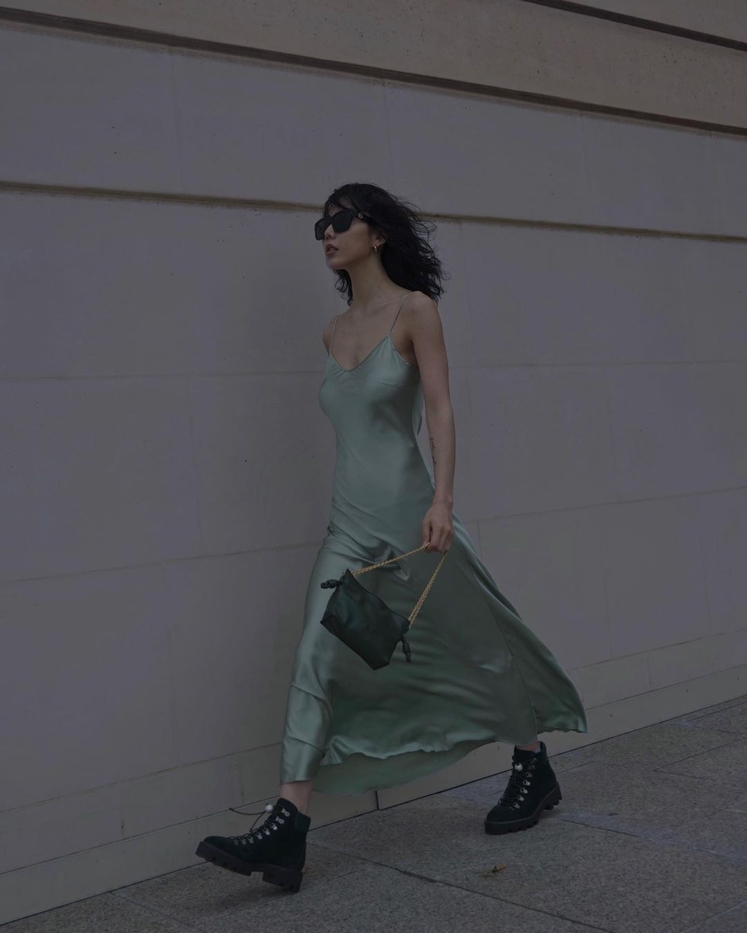 Trang phục chất liệu lụa Satin - 2