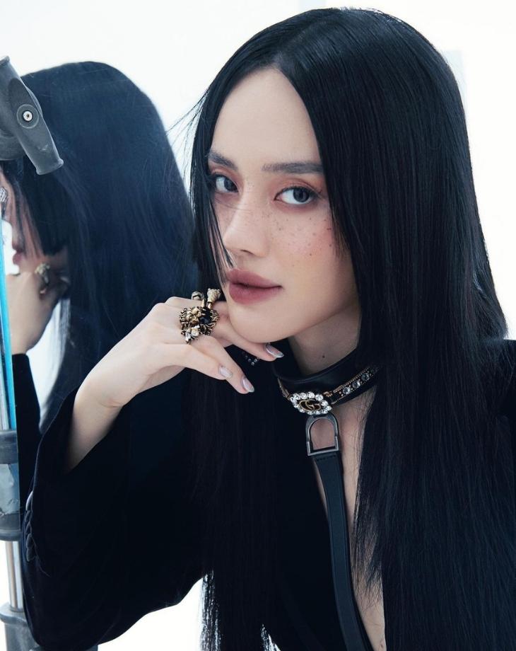 Cái ôm quyến rũ của vòng choker