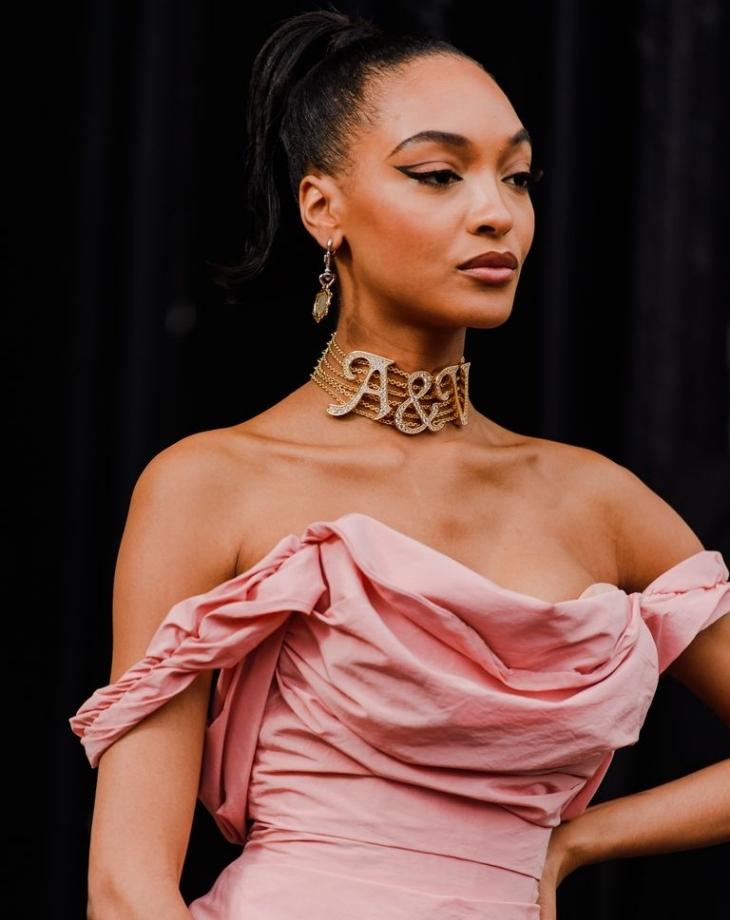 Thiết kế choker ngọc trai của Vivienne Westwood