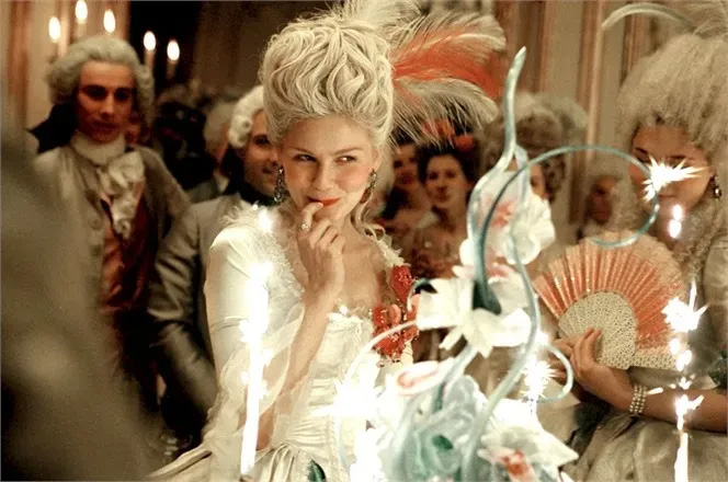 Kirsten Dunst trong phim Marie Antoinette