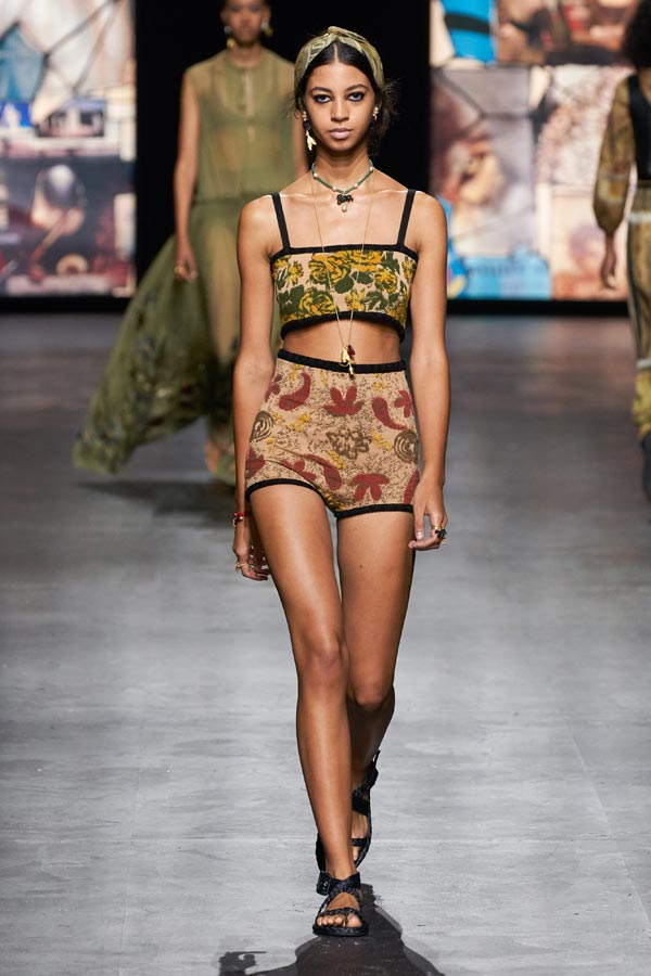 Crop Top: Dior Xuân Hè 2021