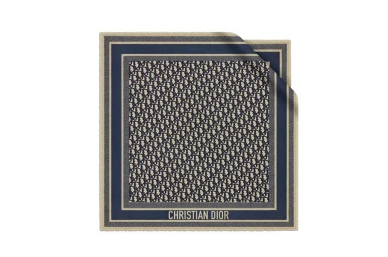 Khăn quàng cổ bằng lụa của Christian Dior
