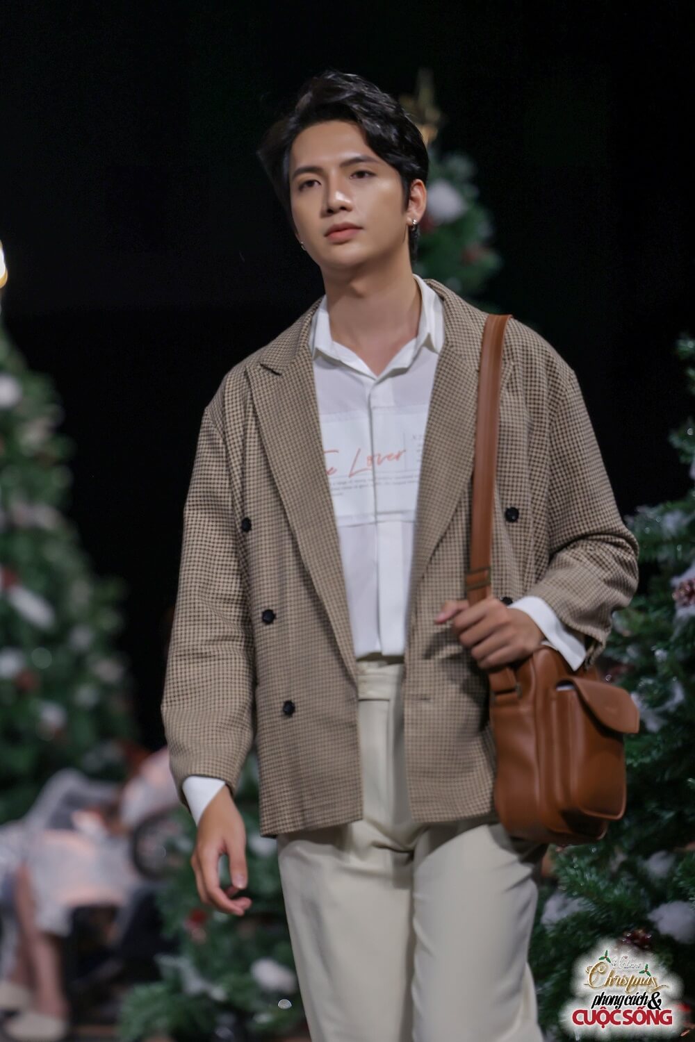 BST Urbune Christmas 2022 của Lee&Tee tại chương trình Phong cách và Cuộc sống - 15