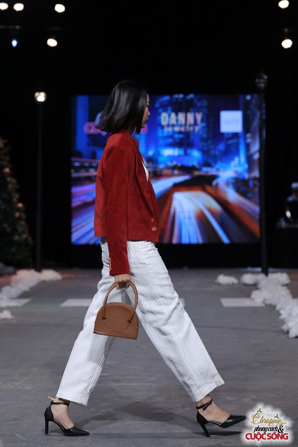 BST Urbune Christmas 2022 của Lee&Tee tại chương trình Phong cách và Cuộc sống - 20