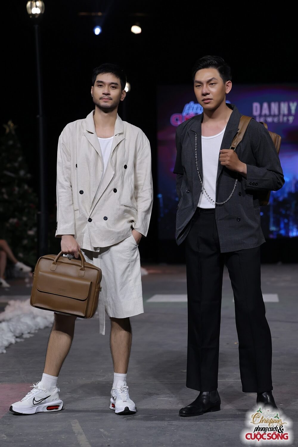 BST Urbune Christmas 2022 của Lee&Tee tại chương trình Phong cách và Cuộc sống - 4