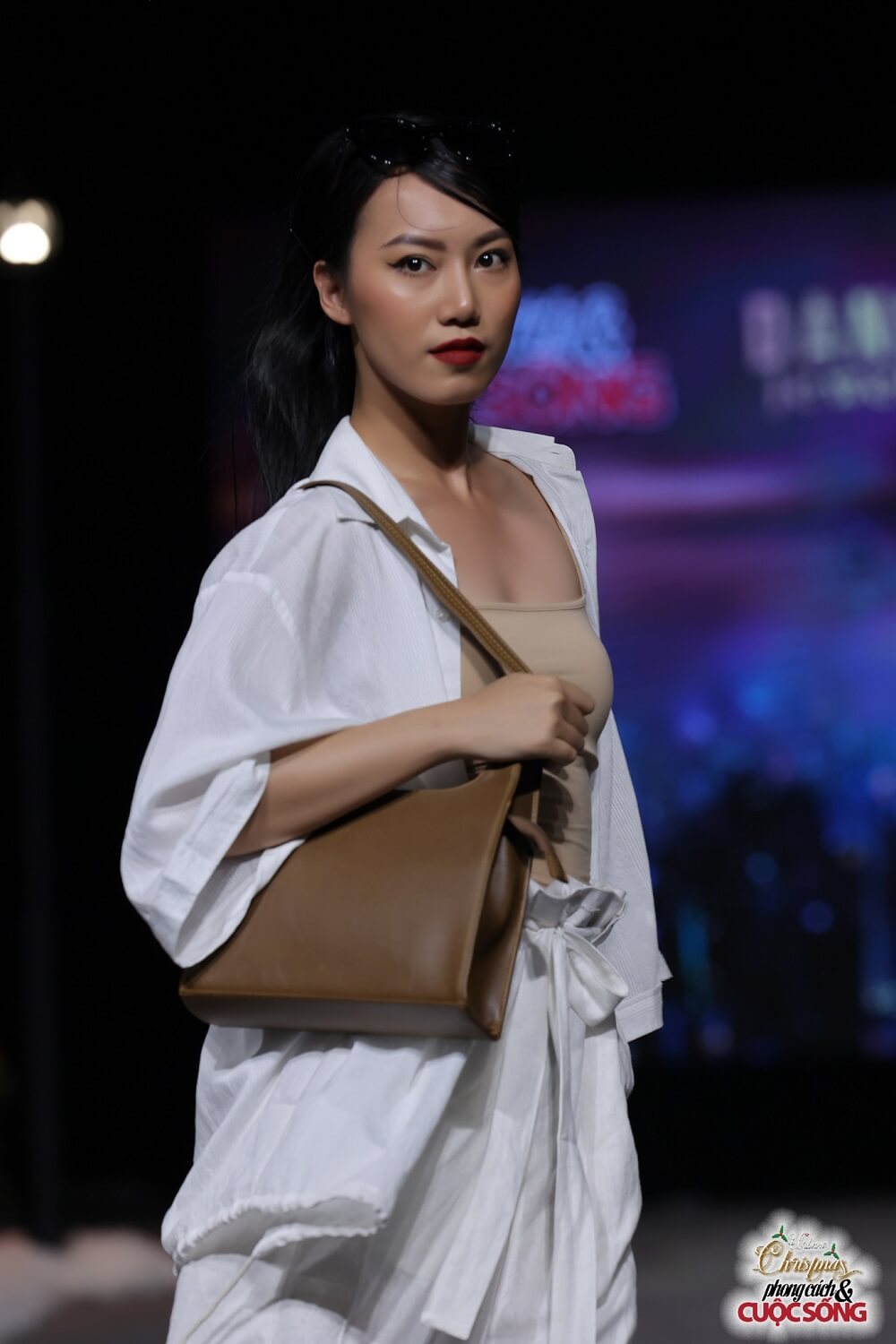 BST Urbune Christmas 2022 của Lee&Tee tại chương trình Phong cách và Cuộc sống - 7