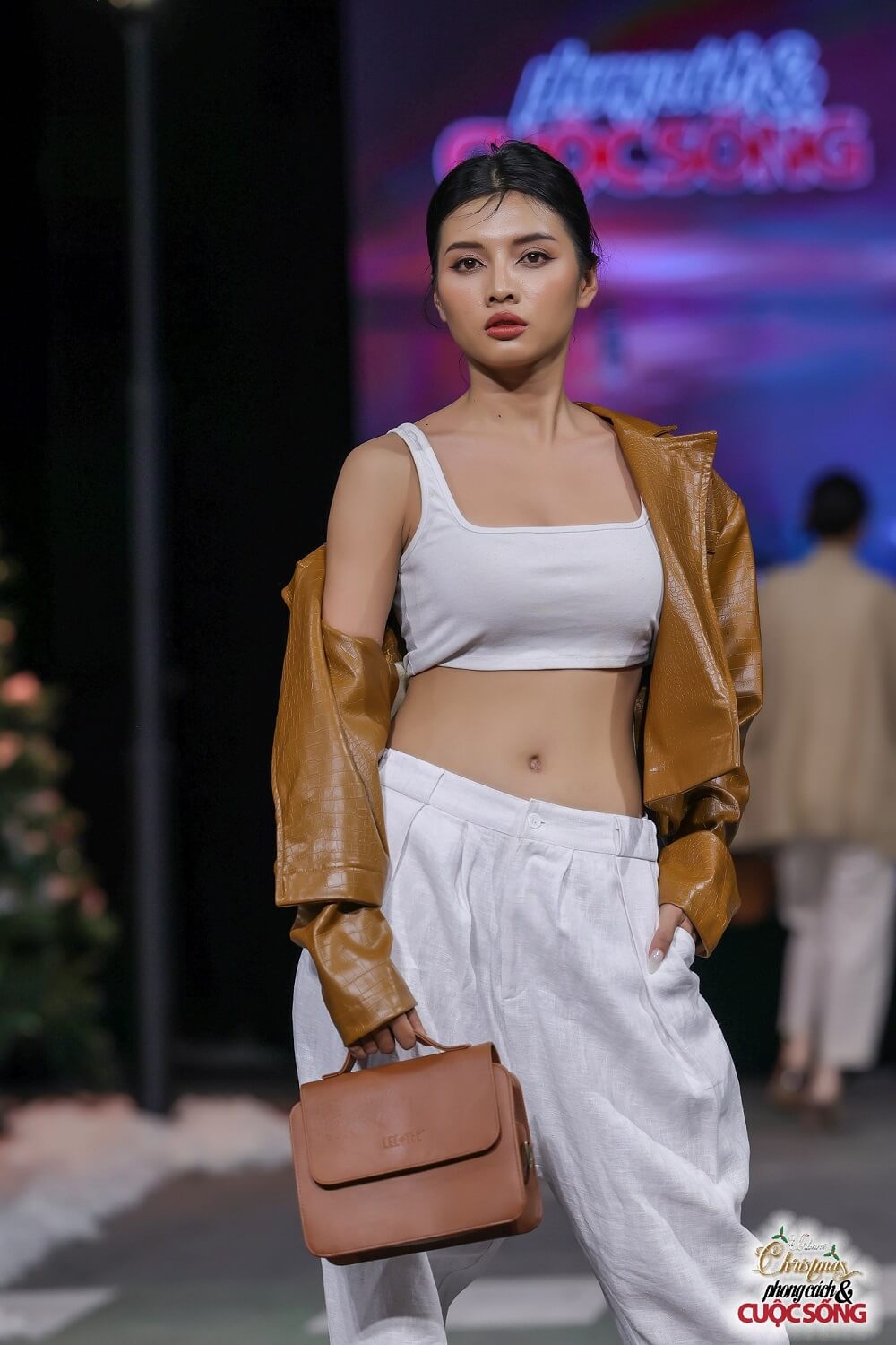 BST Urbune Christmas 2022 của Lee&Tee tại chương trình Phong cách và Cuộc sống - 8
