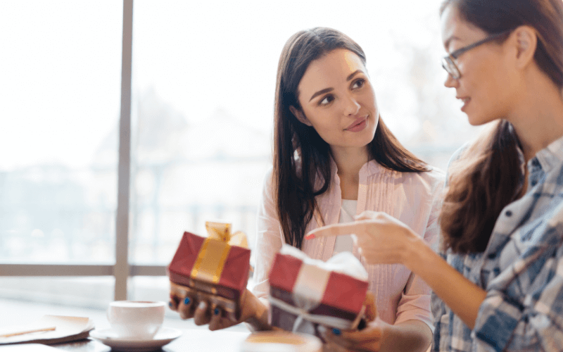 Cách lựa chọn món quà phù hợp cho bạn thân