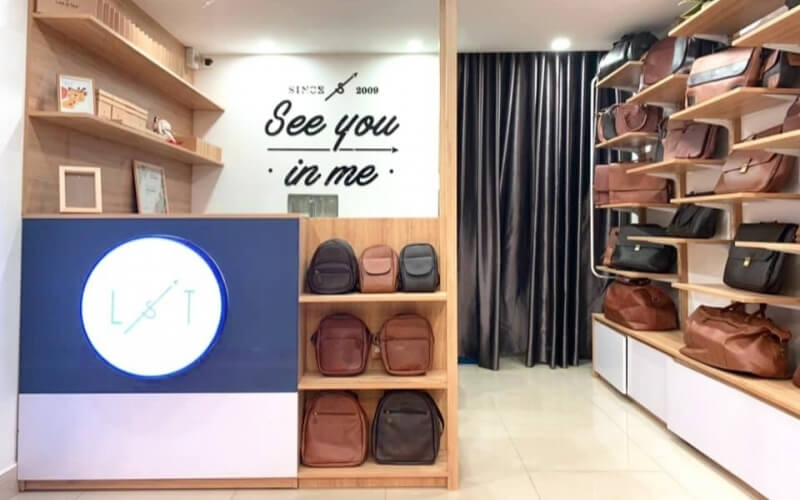 Cửa hàng túi cách da Lee&Tee ở Gia Lai