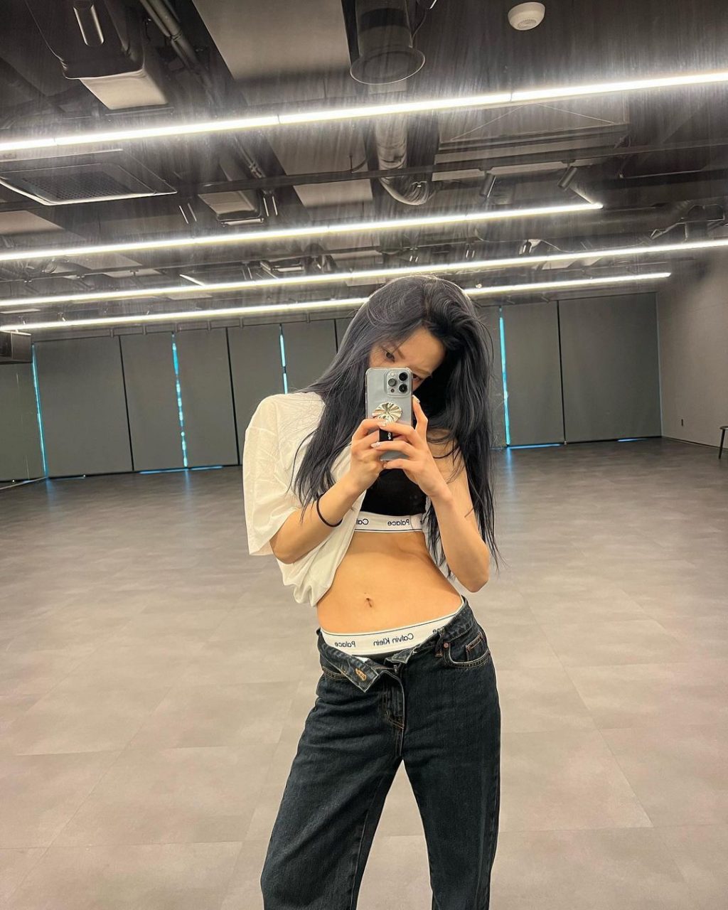 quần cạp trễ với bra